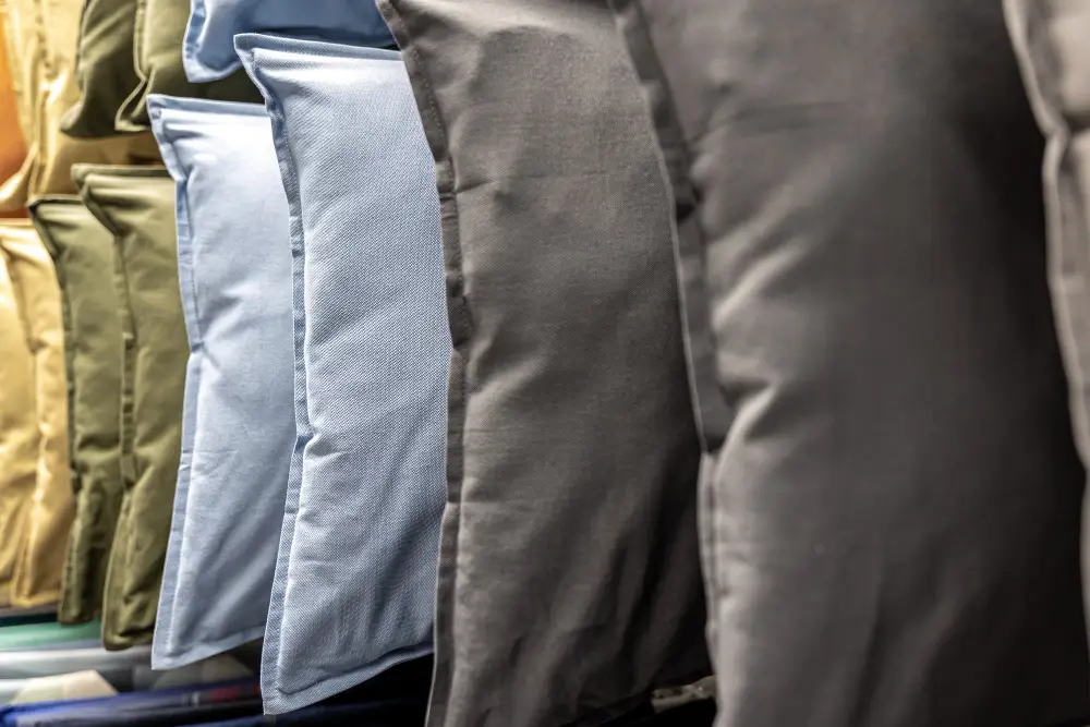 Custom vs. Ready-Made Outdoor Cushions in Dubai: Pros, Cons & Best Choice