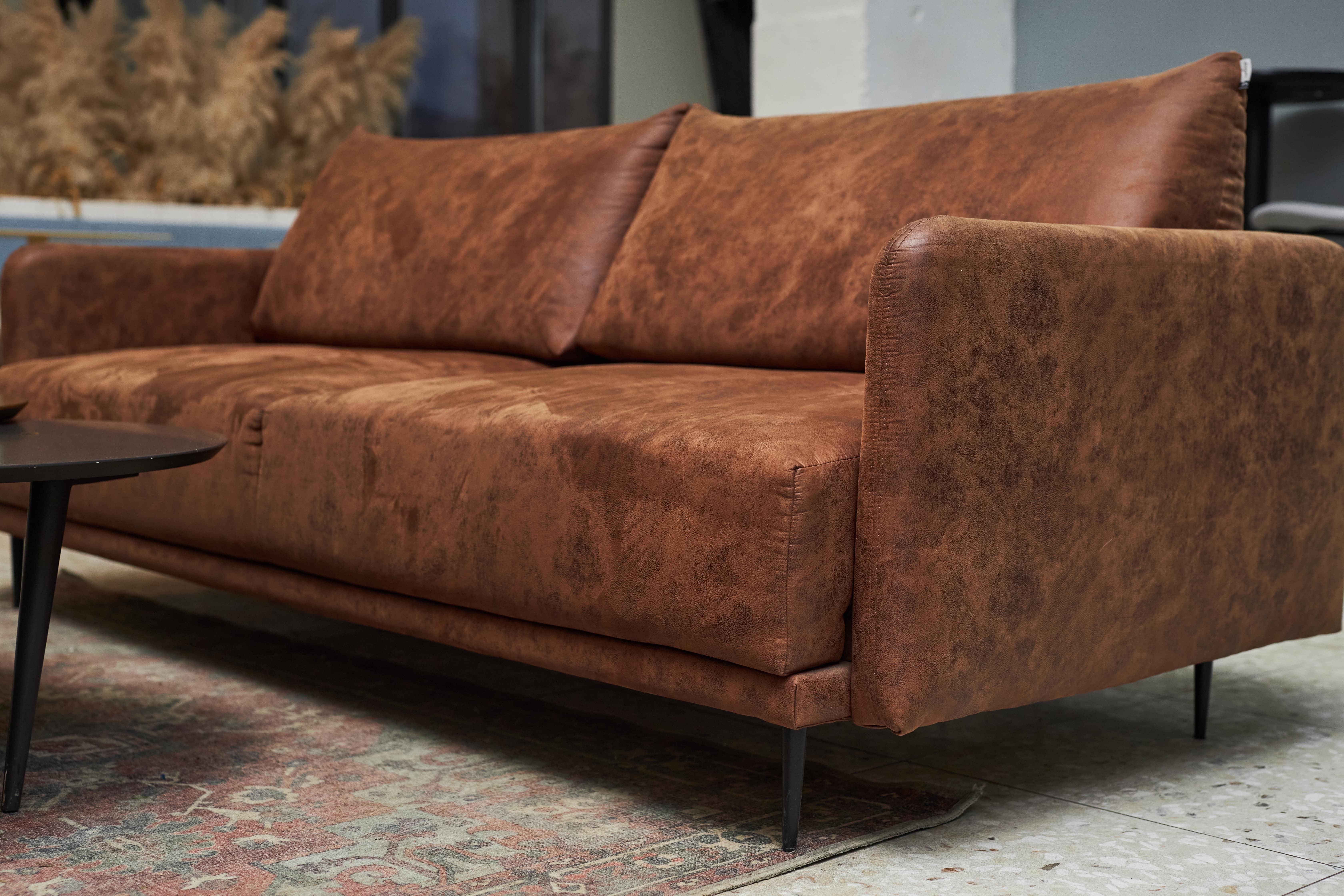 Italian Leather Sofa Refurbishment: Restore Luxury & Longevity