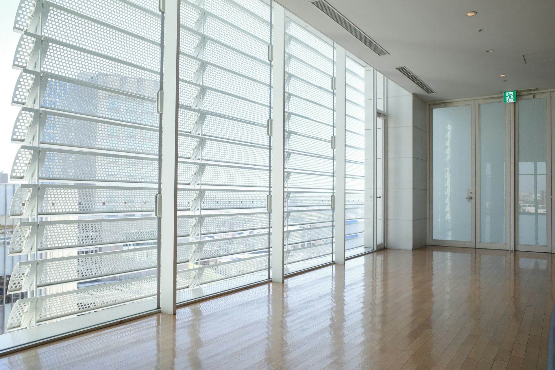 UV-Protective Blinds for Sunny Rooms in Dubai – Benefits & Styles