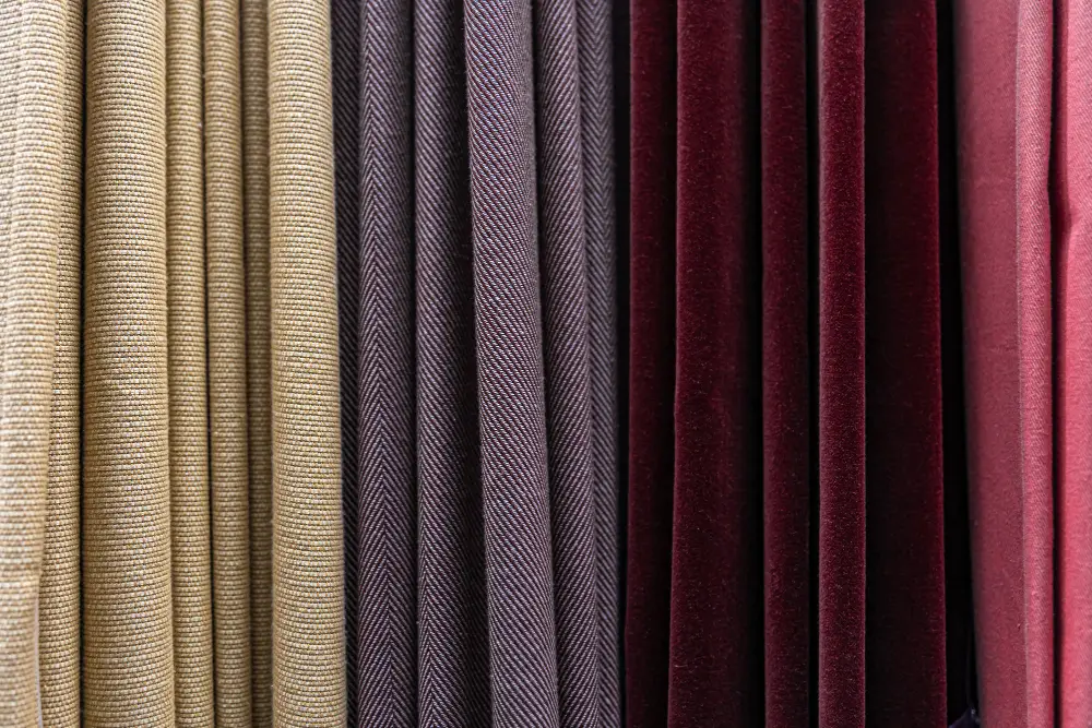 Curtains That Captivate: Pinch Pleat vs. Eyelet—Which One Wins?